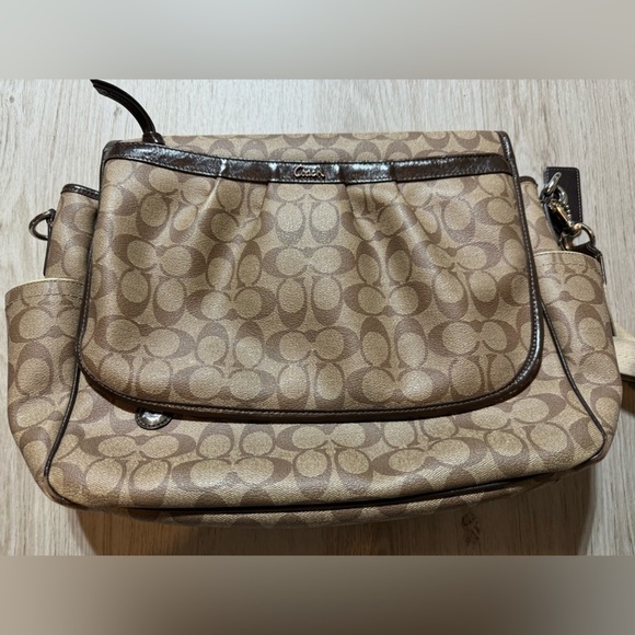 COACH • Signature Canvas Baby Messenger Bag F18373 - Picture 3 of 10